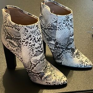 Snakeskin 4” heeled booties! NWT